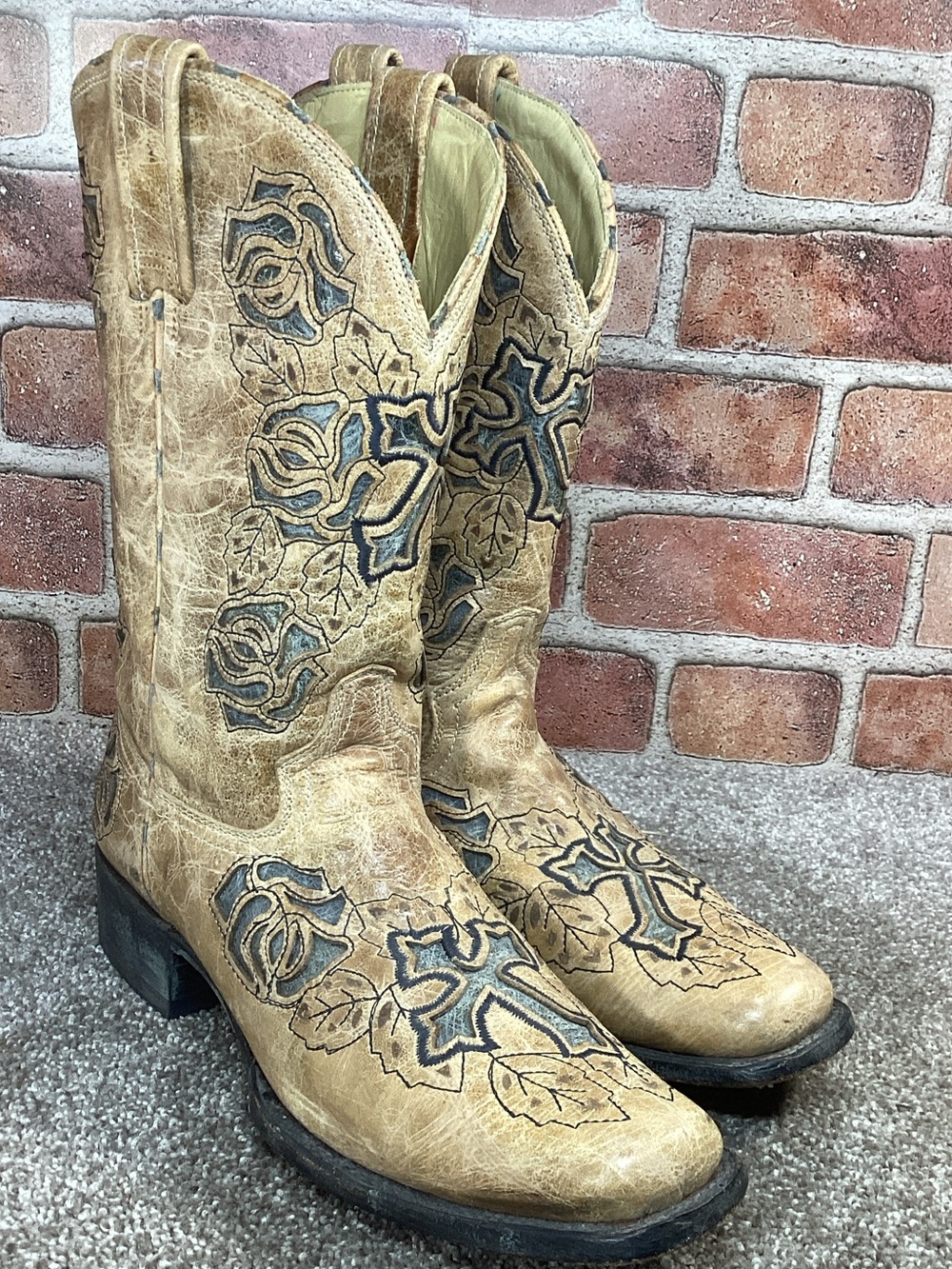 Corral Antique Saddle Cross & Roses Womens western cowboy boots size 9